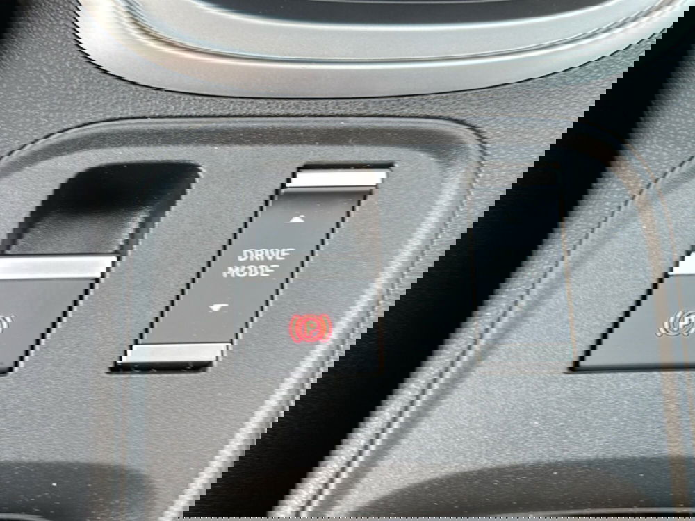 Jeep Avenger nuova a Latina (19)