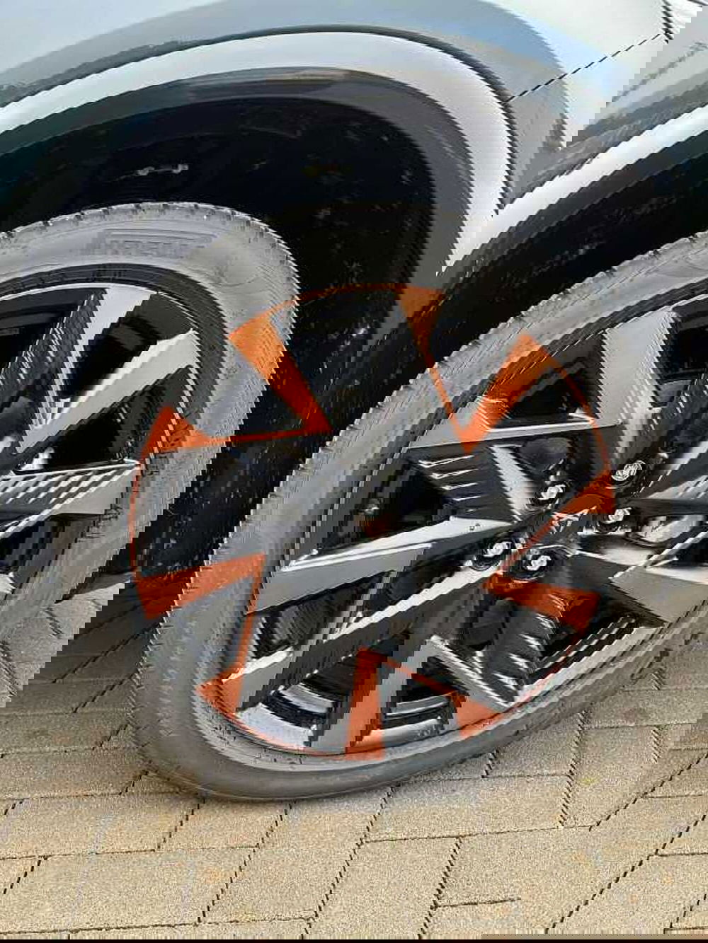 Cupra Formentor nuova a Lecco (9)