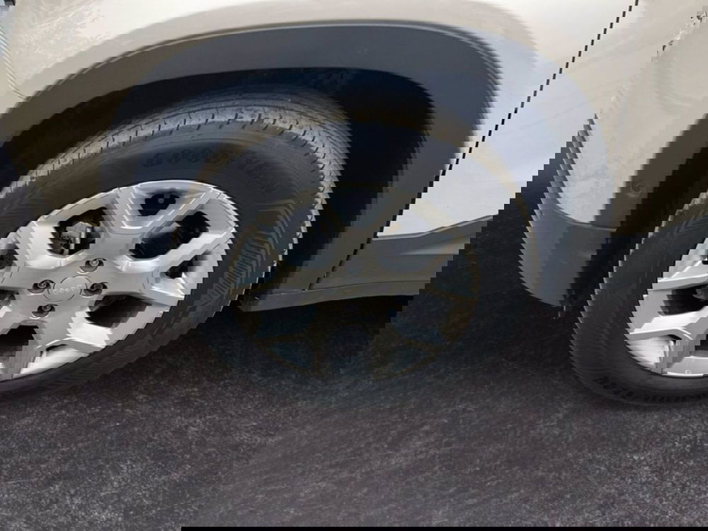 Jeep Avenger usata a Milano (16)