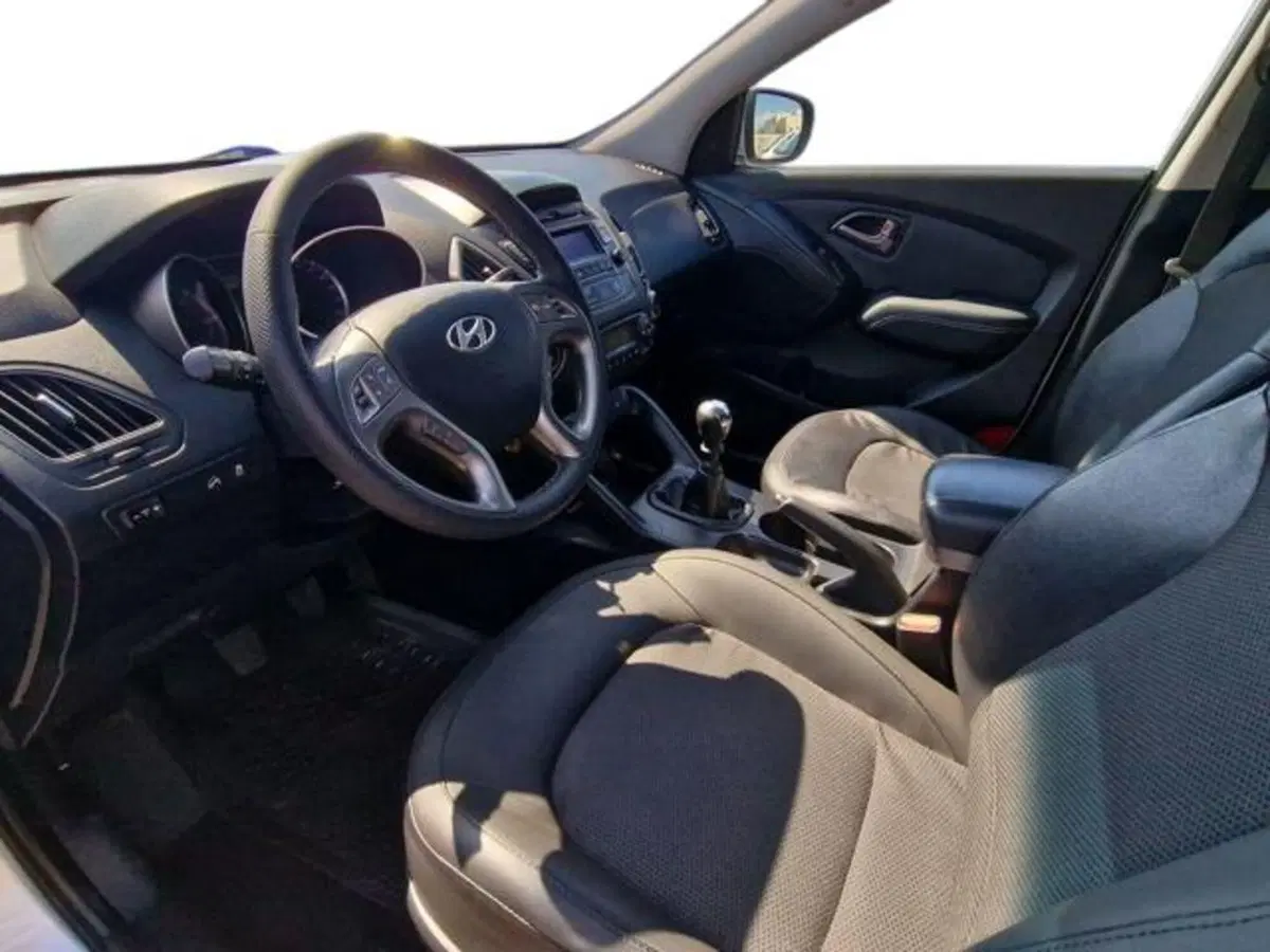 Hyundai ix35 usata a Salerno (9)