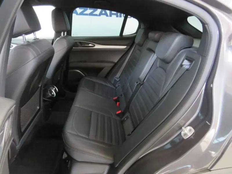 Alfa Romeo Stelvio usata a Lodi (11)