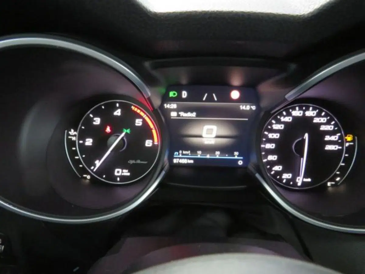 Alfa Romeo Stelvio usata a Lodi (12)