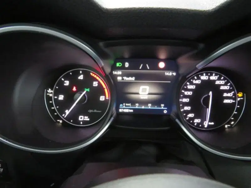 Alfa Romeo Stelvio usata a Lodi (12)