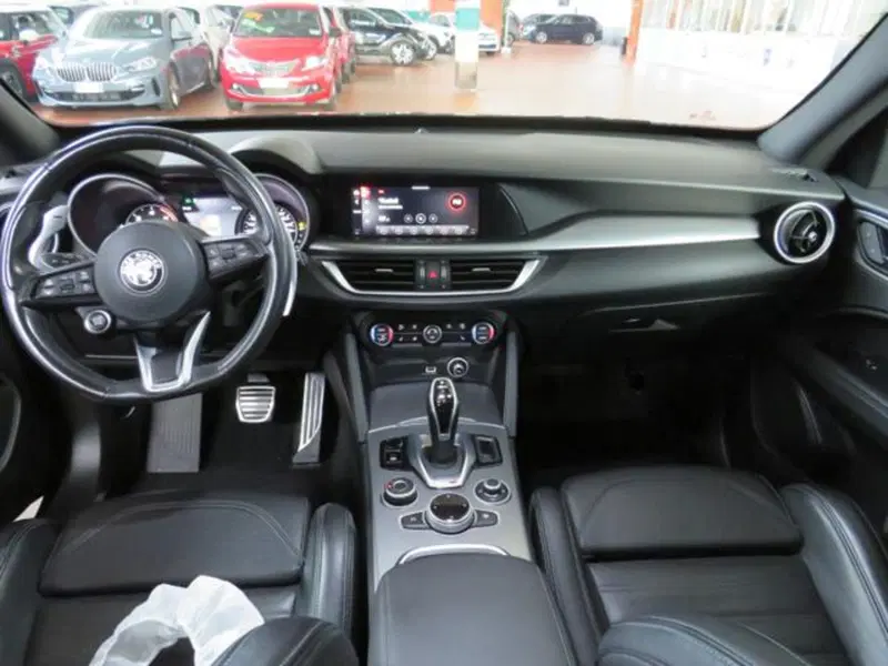 Alfa Romeo Stelvio usata a Lodi (13)