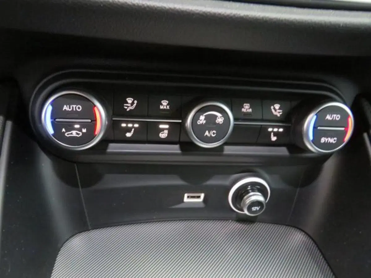 Alfa Romeo Stelvio usata a Lodi (14)