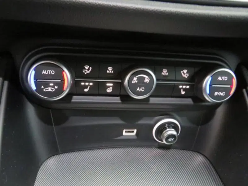 Alfa Romeo Stelvio usata a Lodi (14)