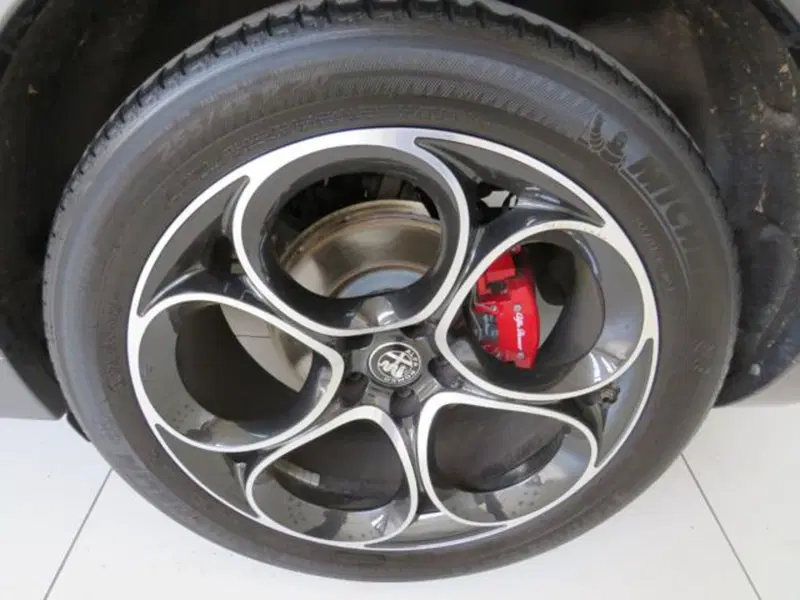 Alfa Romeo Stelvio usata a Lodi (15)