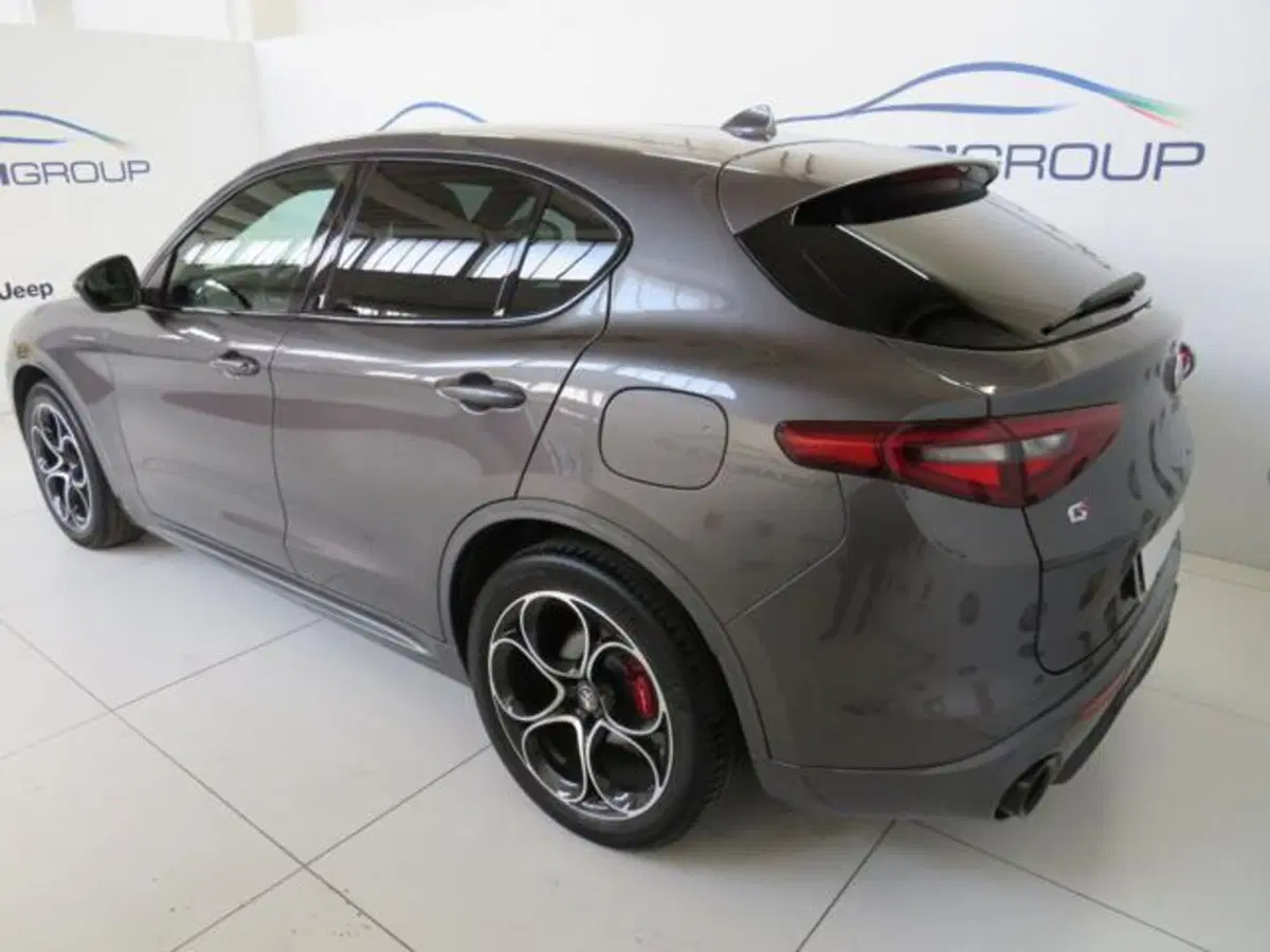 Alfa Romeo Stelvio usata a Lodi (4)