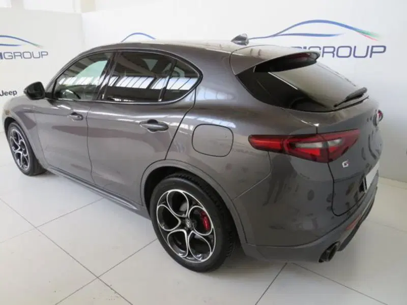 Alfa Romeo Stelvio usata a Lodi (4)