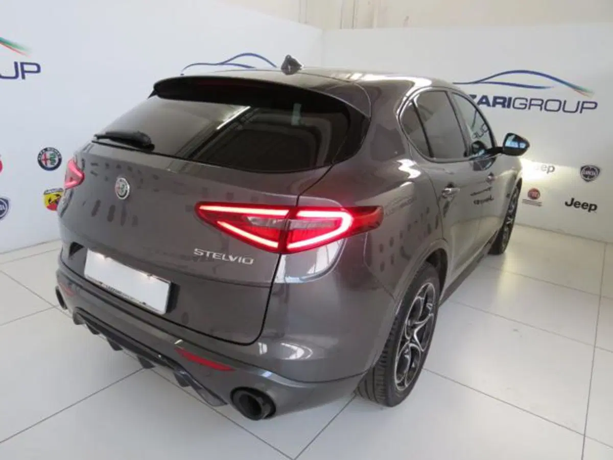 Alfa Romeo Stelvio usata a Lodi (7)