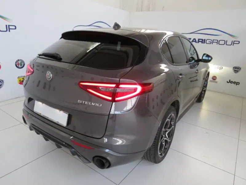 Alfa Romeo Stelvio usata a Lodi (7)