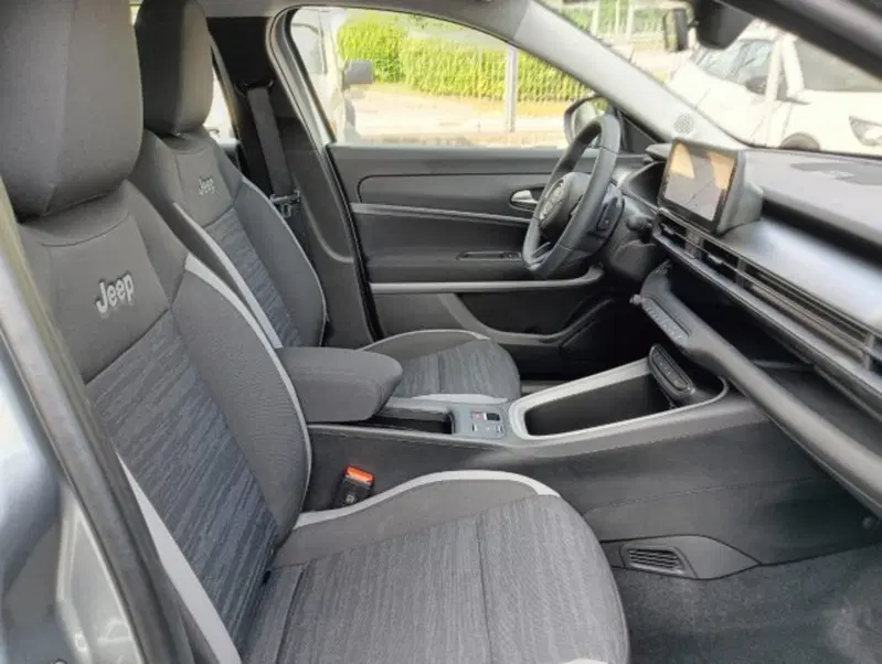 Jeep Avenger nuova a Brescia (16)