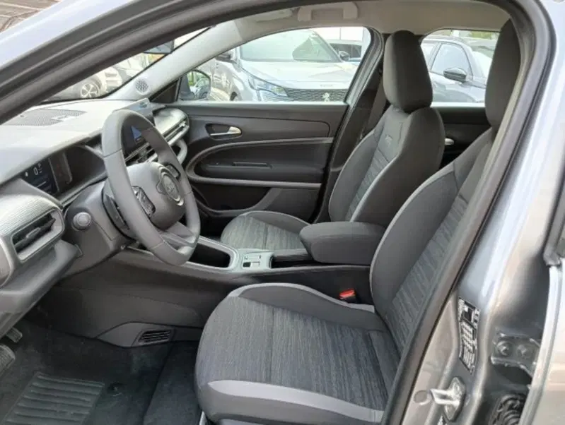 Jeep Avenger nuova a Brescia (8)