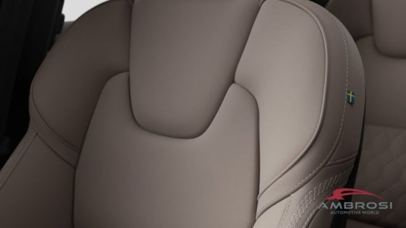 Volvo XC60 nuova a Perugia (11)