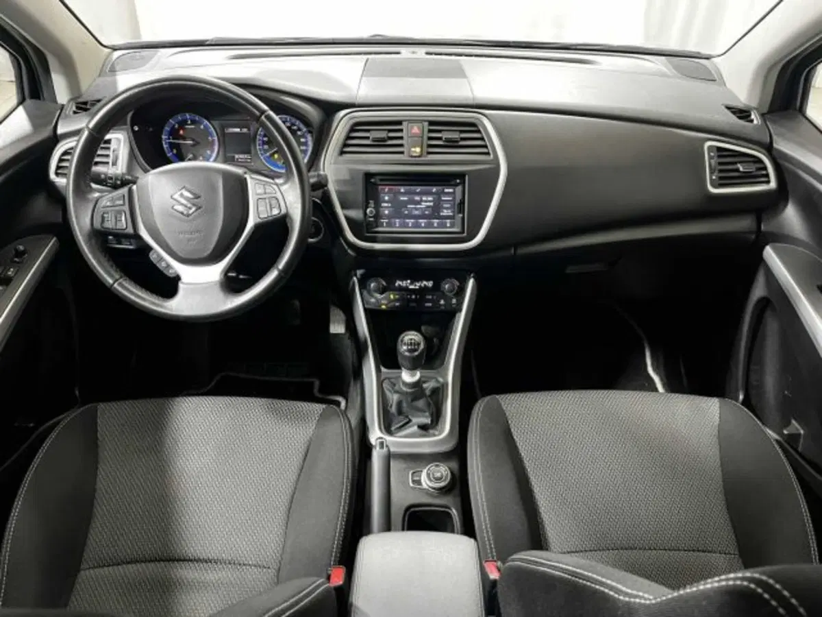 Suzuki S-Cross usata a Sondrio (12)