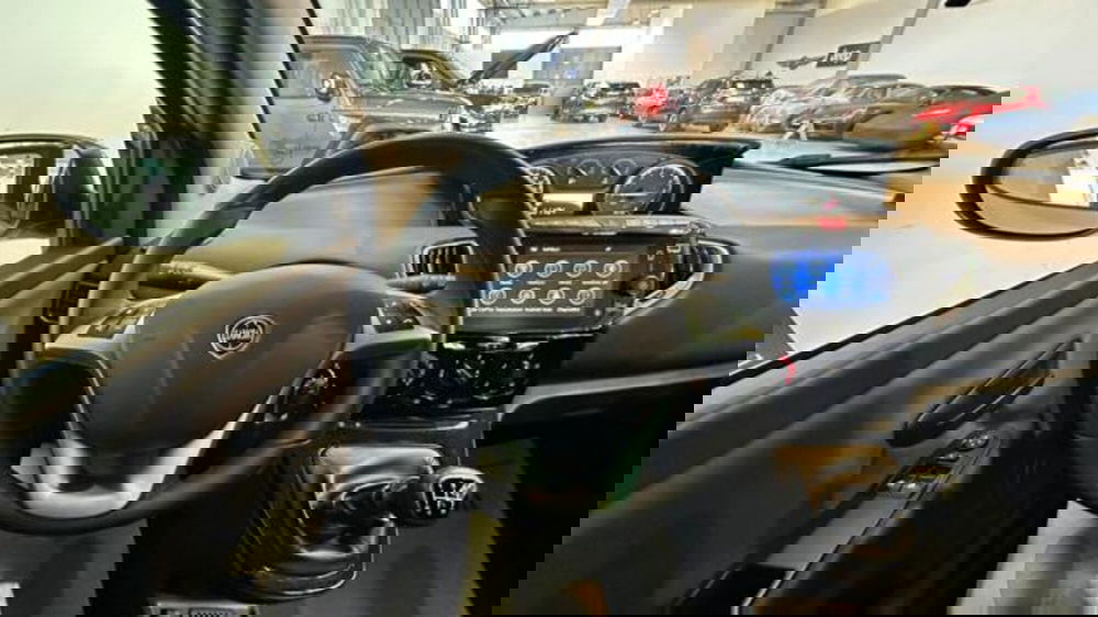 Lancia Ypsilon usata a Reggio Emilia (18)