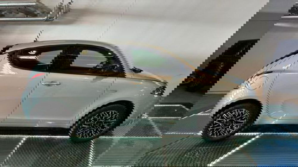 Lancia Ypsilon usata a Reggio Emilia (7)