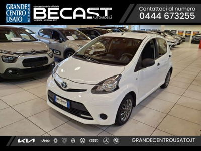 Toyota Aygo 1.0 12V VVT-i 5 porte Active Connect del 2013 usata a Brendola