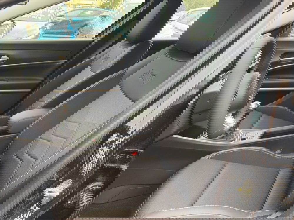 Jeep Avenger nuova a Chieti (16)