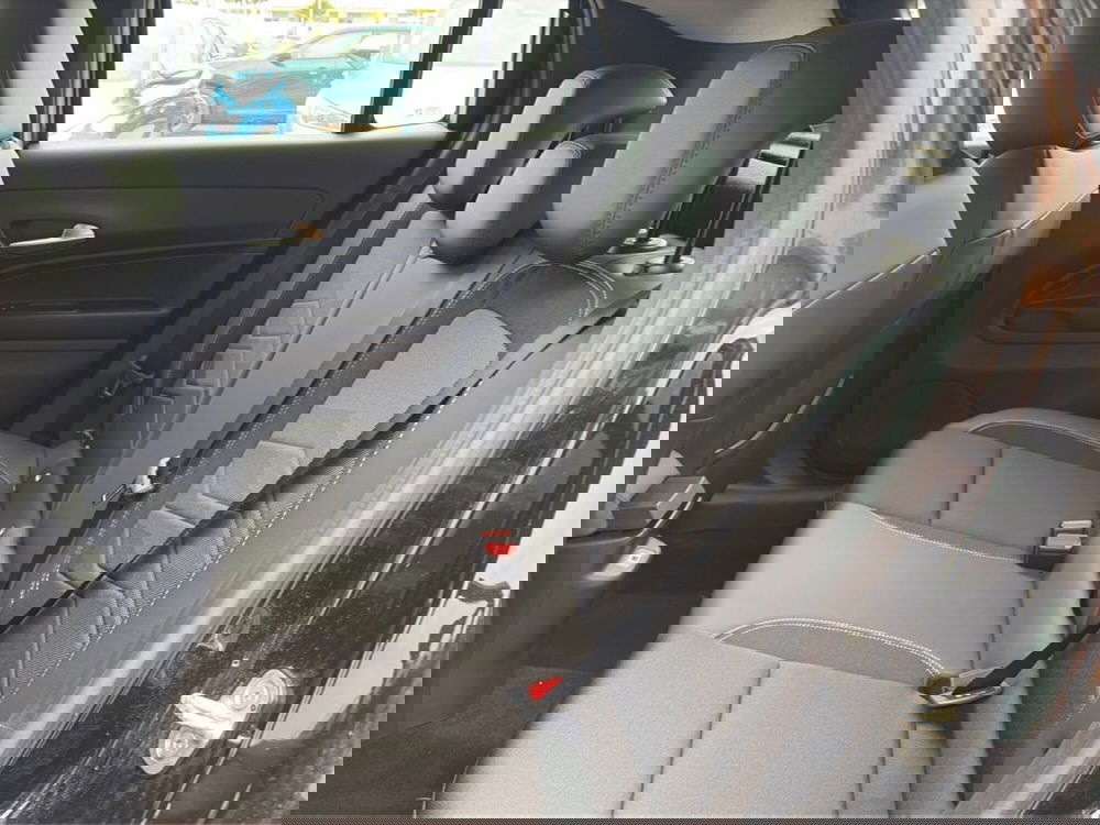 Jeep Avenger nuova a Chieti (17)