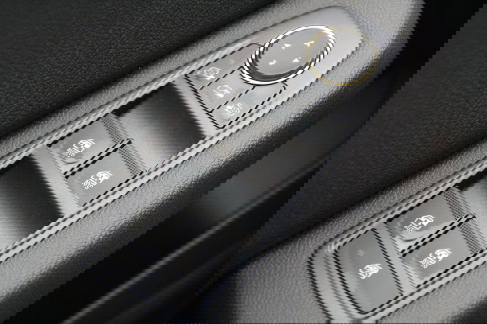 Mitsubishi Colt nuova a Pordenone (14)