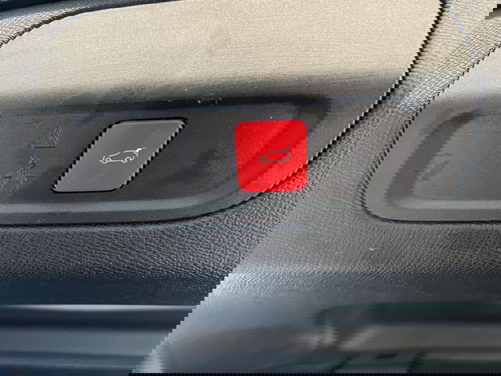 Peugeot 408 usata a Bari (10)