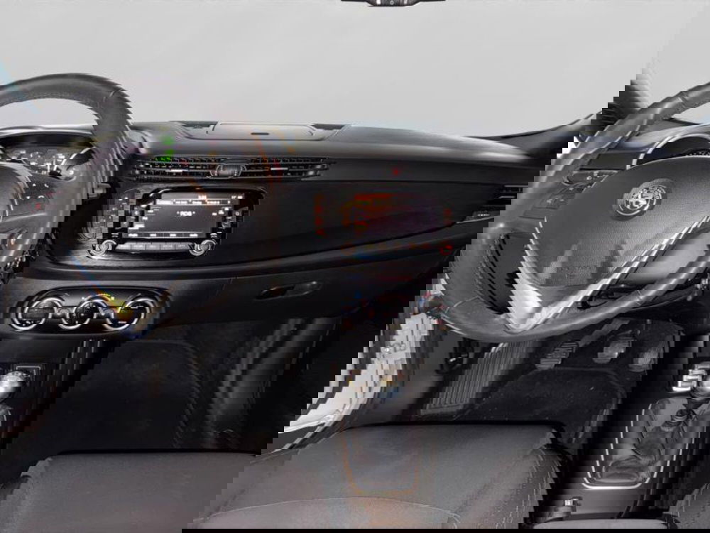 Alfa Romeo Giulietta usata a Genova (11)