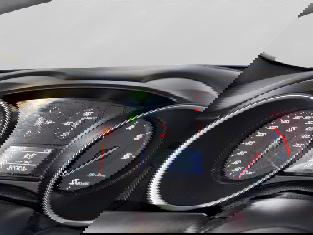 Alfa Romeo Giulietta usata a Genova (13)