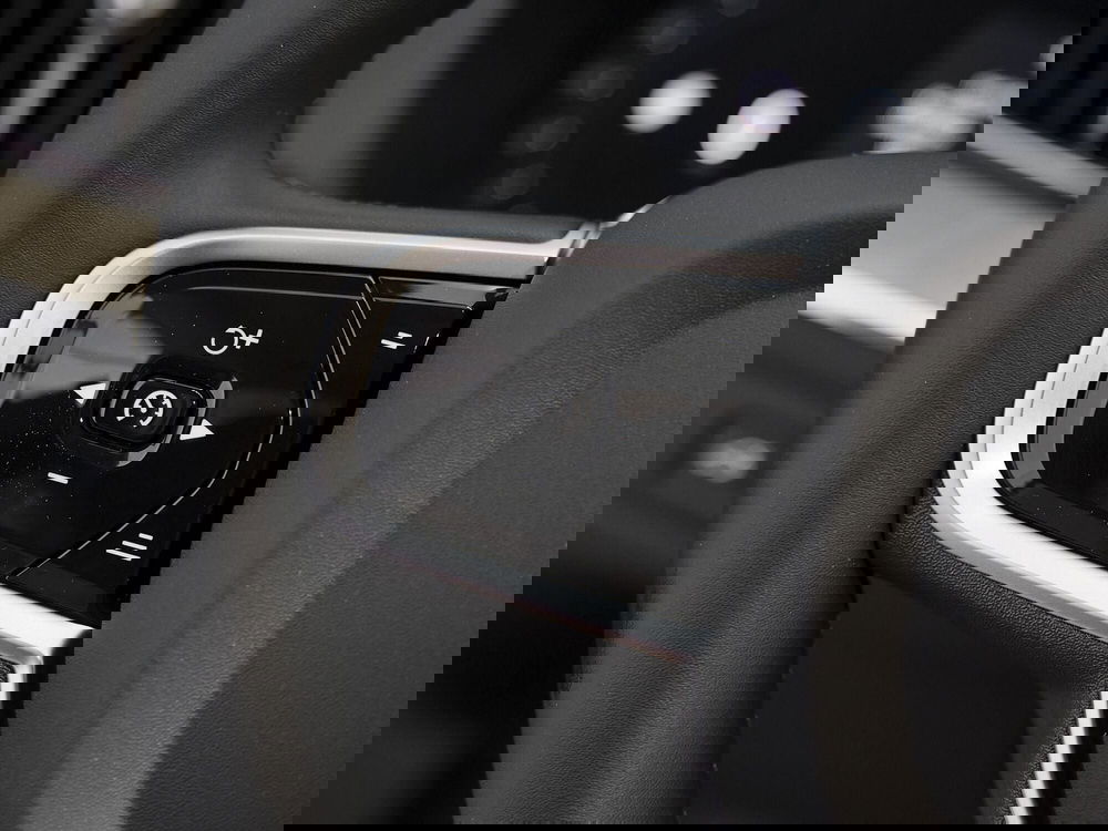 Volvo XC60 nuova a Prato (10)