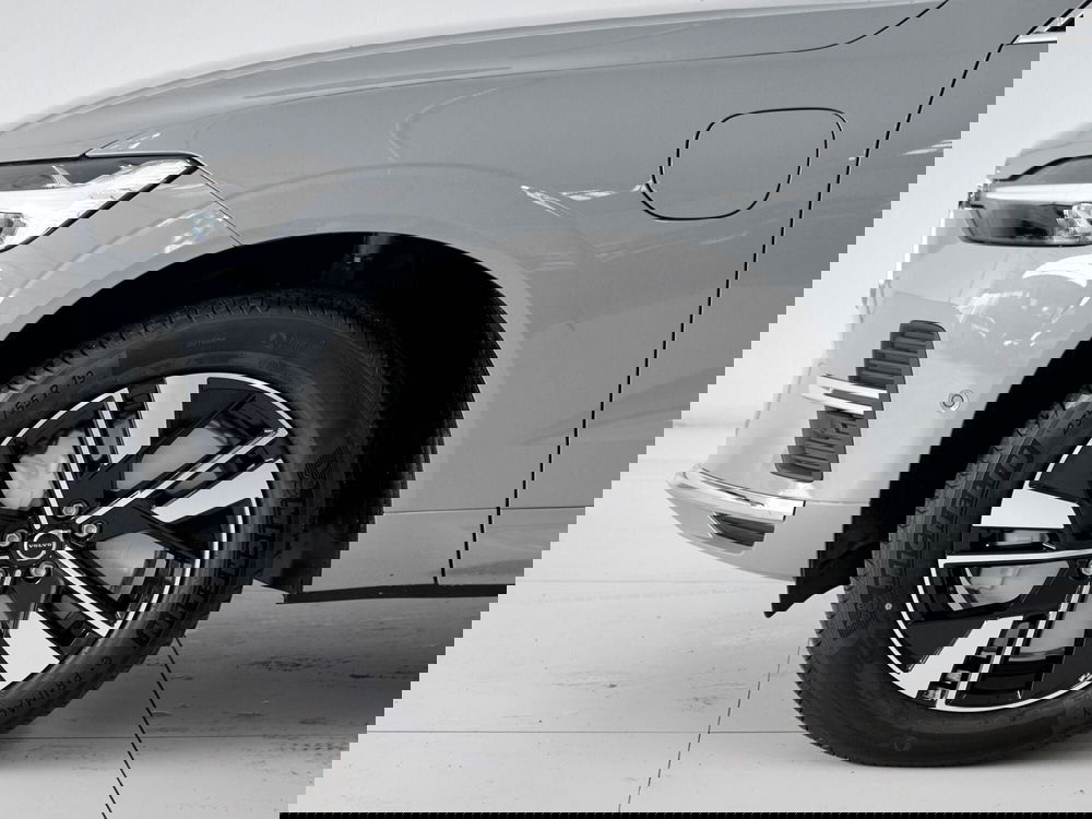 Volvo XC60 nuova a Prato (4)