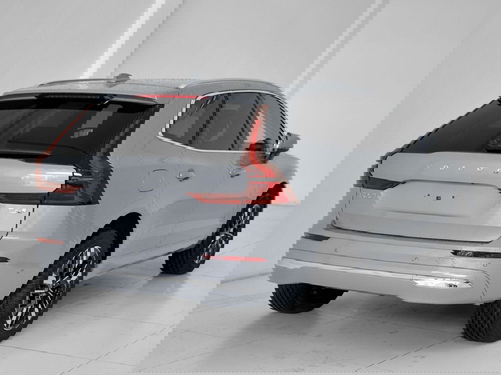 Volvo XC60 nuova a Prato (8)