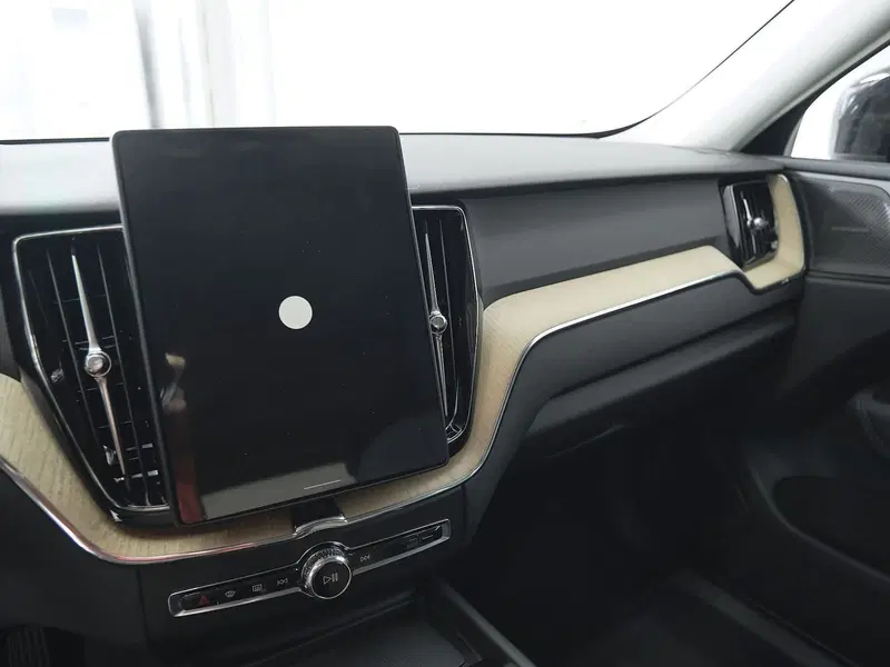 Volvo XC60 nuova a Prato (10)