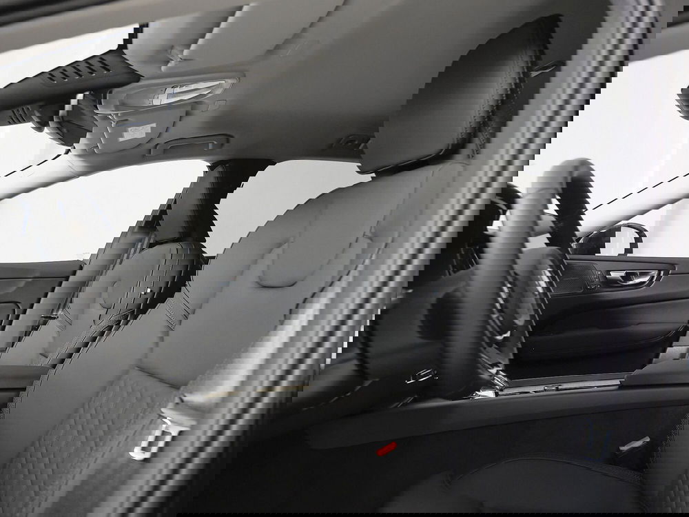 Volvo XC60 nuova a Prato (15)