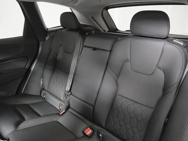 Volvo XC60 nuova a Prato (16)