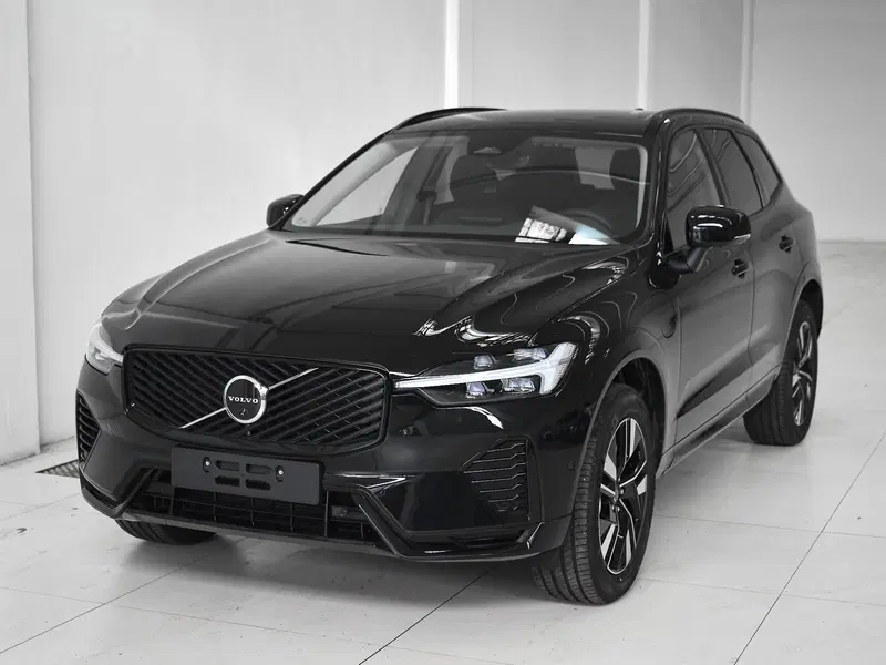 Volvo XC60 nuova a Prato (2)