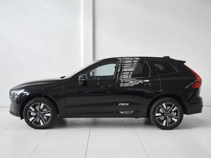 Volvo XC60 nuova a Prato (4)