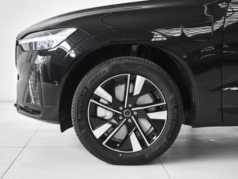 Volvo XC60 nuova a Prato (5)