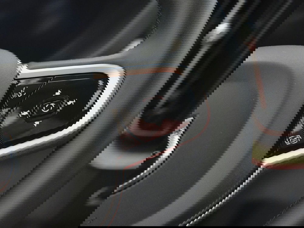 Volvo XC60 nuova a Prato (9)