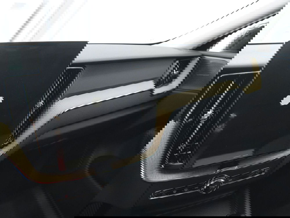 Volvo XC60 nuova a Prato (11)