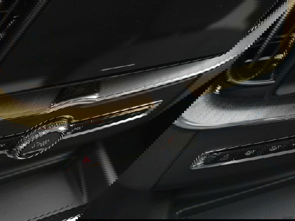 Volvo XC60 nuova a Prato (13)