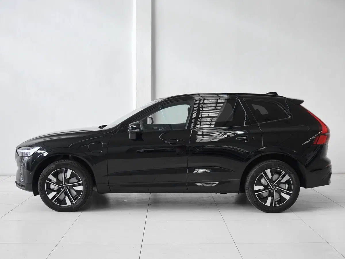 Volvo XC60 nuova a Prato (4)