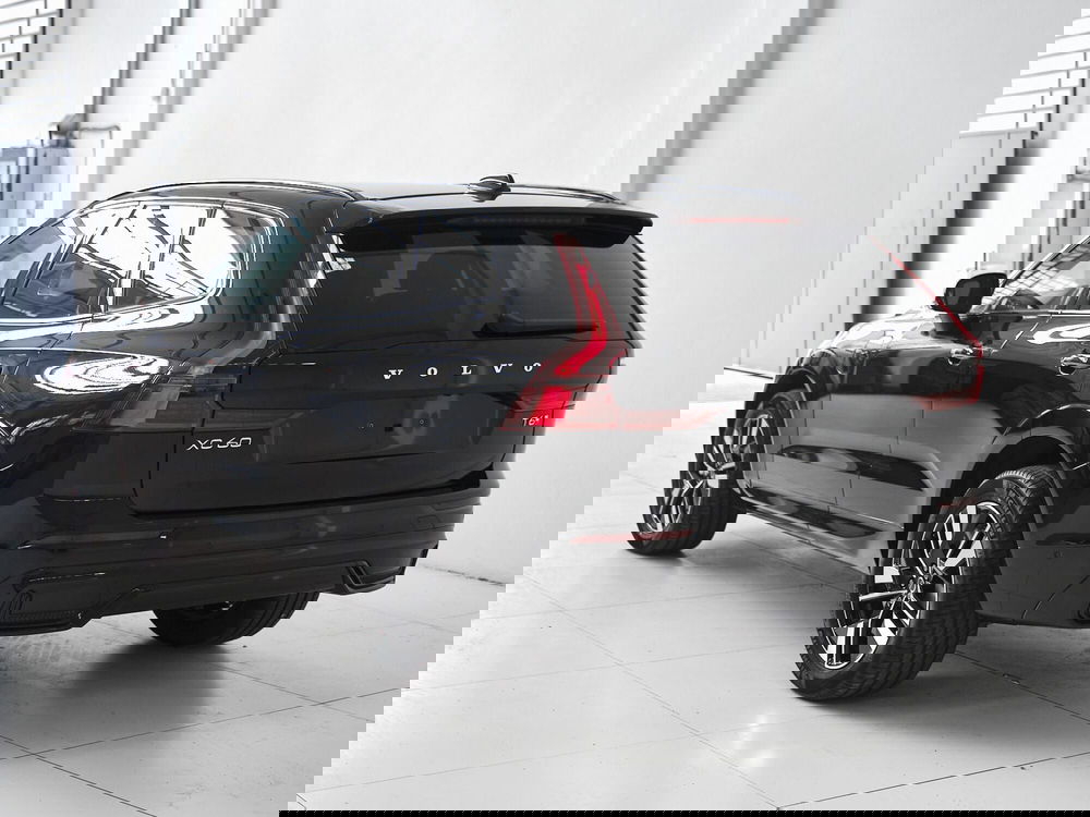 Volvo XC60 nuova a Prato (7)