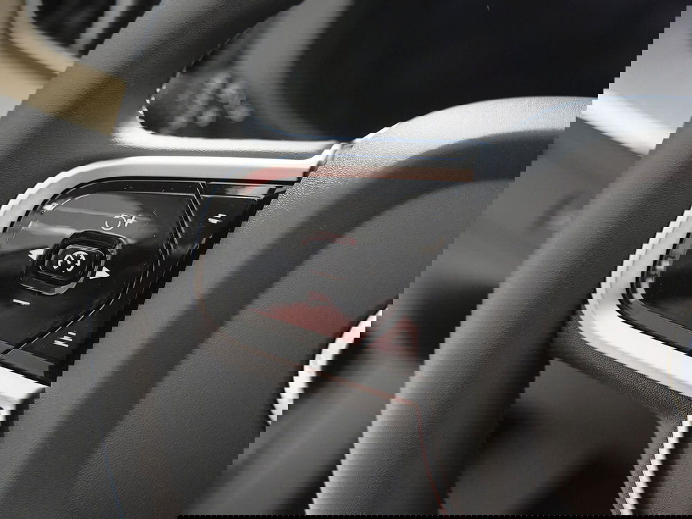 Volvo XC60 nuova a Prato (9)