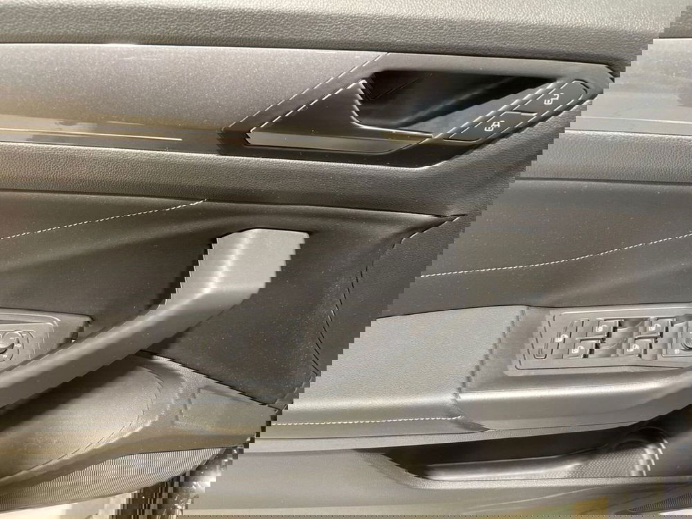 Volkswagen T-Roc usata a Pistoia (19)