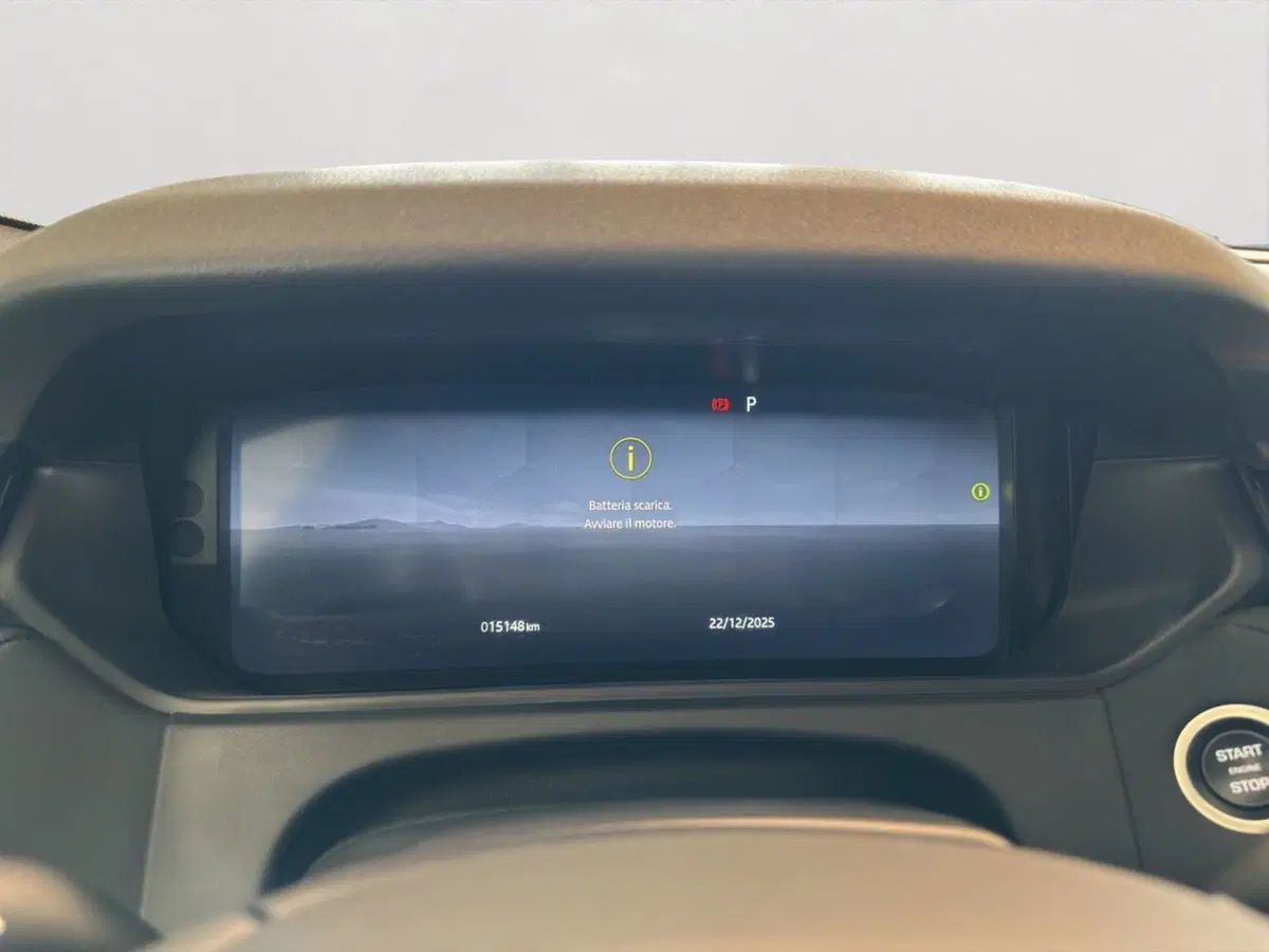 Land Rover Range Rover Velar usata a Latina (10)