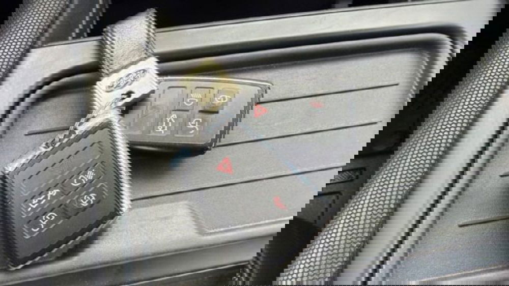 Land Rover Defender usata a Potenza (14)