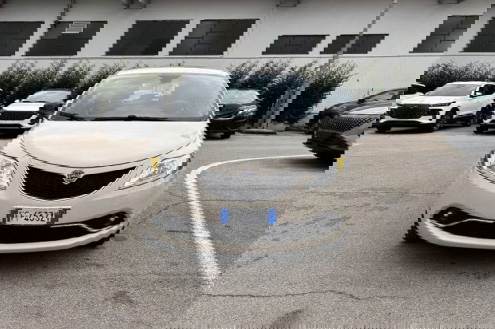 Lancia Ypsilon usata a Latina (2)