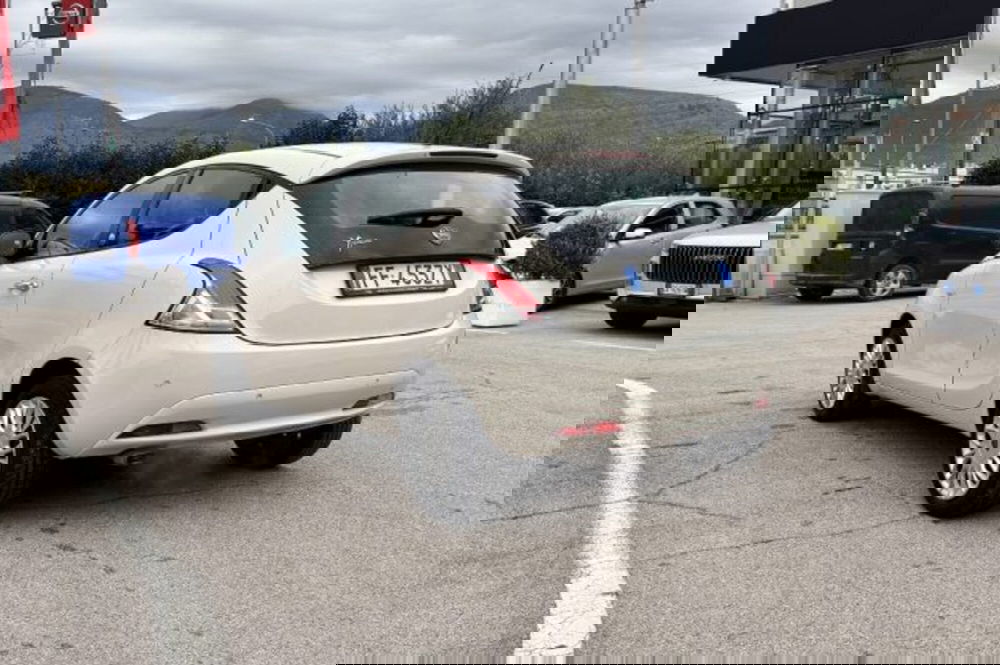 Lancia Ypsilon usata a Latina (5)