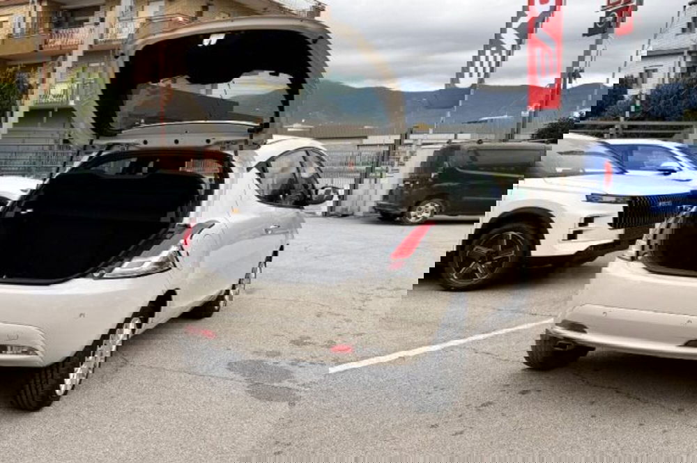 Lancia Ypsilon usata a Latina (7)
