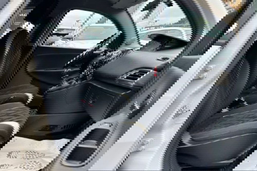 Lancia Ypsilon usata a Latina (8)